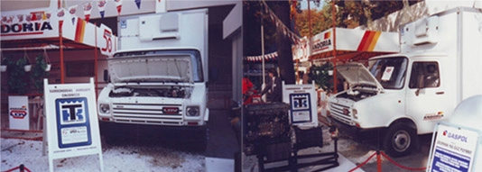 2 wystawowe modele ciężarówek wyposażonych w agregaty chłodnicze Thermo King na targach Polagra w 95 roku